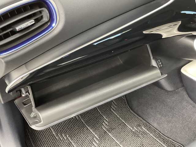 トヨタ プリウス A ツーリングセレクション 新潟県 2016(平28)年 9.3万km ホワイトパールクリスタルシャイン 純正メモリナビ【DSZT-YC4T】/　フルセグTV/Bluetooth/CD/DVD/トヨタセーフティセンス/・プリクラッシュセーフティ/・レーンディパーチャーアラート/・オートマチックハイビーム/・レーダークルーズコントロール/・ブラインドスポットモニター/・シンプルインテリジェントパーキングアシスト/・リアクロストラフィックアラート/ヘッドアップディスプレイ/レザーシート/前席シートヒーター/前後コーナーセンサー/ドライブレコーダー/バックモニター/ビルトインETC/LEDヘッドライト