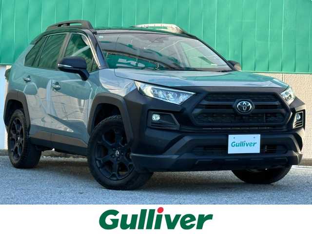 トヨタ ＲＡＶ４ アドベンチャー オフロードPKGⅡ 千葉県 2024(令6)年 3.4万km 緑 純正ディスプレイオーディオ（AM/FM/Bluetooth/Miracast/フルセグTV）/RAV4 特別仕様車 Adventure “OFFROAD package II”/GORI GORI BLACK 塗装/225/60R18オールテレインタイヤ&18x7Jアルミホイール（マット調ブラック塗装）/“OFFROAD package”専用リヤマーク/“OFFROAD package” 専用配色 (レッド＋ブラック)/“OFFROAD package” 専用合成皮革シート（パーフォレーション付）/特別設定色　アティチュードブラックマイカ x アーバンカーキ/レーダークルーズコントロール/ETC2.0/ステアリングヒーター/シートヒーター/シートベンチレーション/パワーシート/レザーシート/パノラミックビューモニター/ブラインドビューモニター/LEDヘッドライト