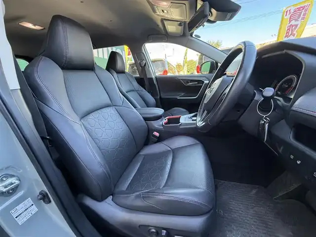 トヨタ ＲＡＶ４ アドベンチャー オフロードPKGⅡ 千葉県 2024(令6)年 3.4万km 緑 純正ディスプレイオーディオ（AM/FM/Bluetooth/Miracast/フルセグTV）/RAV4 特別仕様車 Adventure “OFFROAD package II”/GORI GORI BLACK 塗装/225/60R18オールテレインタイヤ&18x7Jアルミホイール（マット調ブラック塗装）/“OFFROAD package”専用リヤマーク/“OFFROAD package” 専用配色 (レッド＋ブラック)/“OFFROAD package” 専用合成皮革シート（パーフォレーション付）/特別設定色　アティチュードブラックマイカ x アーバンカーキ/レーダークルーズコントロール/ETC2.0/ステアリングヒーター/シートヒーター/シートベンチレーション/パワーシート/レザーシート/パノラミックビューモニター/ブラインドビューモニター/LEDヘッドライト