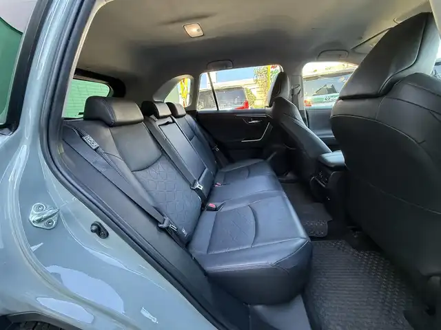 トヨタ ＲＡＶ４ アドベンチャー オフロードPKGⅡ 千葉県 2024(令6)年 3.4万km 緑 純正ディスプレイオーディオ（AM/FM/Bluetooth/Miracast/フルセグTV）/RAV4 特別仕様車 Adventure “OFFROAD package II”/GORI GORI BLACK 塗装/225/60R18オールテレインタイヤ&18x7Jアルミホイール（マット調ブラック塗装）/“OFFROAD package”専用リヤマーク/“OFFROAD package” 専用配色 (レッド＋ブラック)/“OFFROAD package” 専用合成皮革シート（パーフォレーション付）/特別設定色　アティチュードブラックマイカ x アーバンカーキ/レーダークルーズコントロール/ETC2.0/ステアリングヒーター/シートヒーター/シートベンチレーション/パワーシート/レザーシート/パノラミックビューモニター/ブラインドビューモニター/LEDヘッドライト