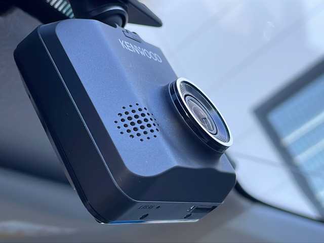 スズキ ラパン X 山口県 2021(令3)年 3.4万km ピュアホワイトP ワンオーナー/純正8インチSDナビ　【CN-RZ865】/・Bluetooth接続/・フルセグテレビ/・AM/FM/CD/DVD/前後ドライブレコーダー/スズキセーフティサポート/・デュアルセンサーブレーキサポート/・誤発進抑制機能/・車線逸脱警報/・ふらつき警報/・先行車発進お知らせ機能/・標識認識機能/・後退時ブレーキサポート/・後方誤発進抑制機能/・リヤパーキングセンサー/シートヒーター/純正フロアマット/スマートキー/プッシュスタート/純正LEDライト/純正14インチアルミホイール/ドアバイザー/ウィンカーミラー/保証書