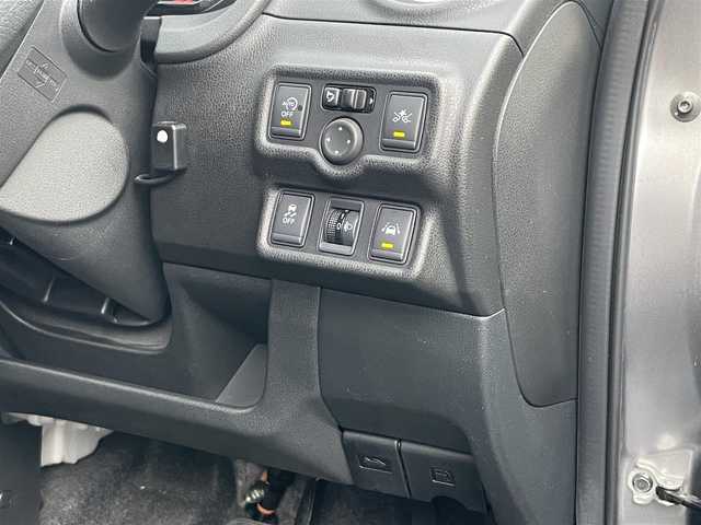 日産 ノート X 静岡県 2016(平28)年 6.1万km ダークメタルグレー 1オーナー /衝突軽減B /レーンキープ　/純正ナビ /地デジ /オートライト /ETC /フロアマット　/ISOFIX /スマートキー  /スペアキー　/保証書　/取説
