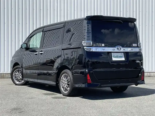トヨタ ヴォクシー ハイブリッド ZS 煌Ⅲ 福岡県 2020(令2)年 3.4万km ブラック 純正９インチナビ（ＮＳＺＴ－Ｙ６８Ｔ）/フルセグTV/CD/DVD/BT/SD/AM/FM/バックカメラ/衝突軽減/レーンアシスト/両側パワースライドドア/クルーズコントロール/前席シートヒーター/ビルトインＥＴＣ２．０/スマートキー/プッシュスタート/純正AW