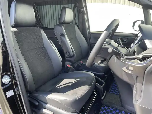 トヨタ ヴォクシー ハイブリッド ZS 煌Ⅲ 福岡県 2020(令2)年 3.4万km ブラック 純正９インチナビ（ＮＳＺＴ－Ｙ６８Ｔ）/フルセグTV/CD/DVD/BT/SD/AM/FM/バックカメラ/衝突軽減/レーンアシスト/両側パワースライドドア/クルーズコントロール/前席シートヒーター/ビルトインＥＴＣ２．０/スマートキー/プッシュスタート/純正AW