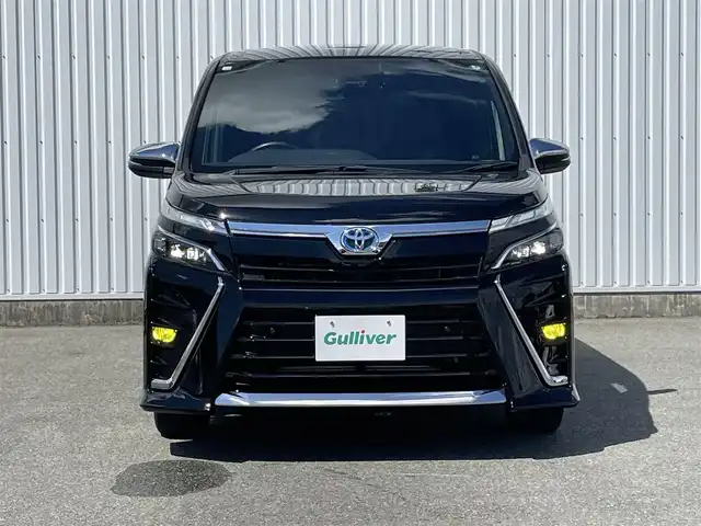 トヨタ ヴォクシー ハイブリッド ZS 煌Ⅲ 福岡県 2020(令2)年 3.4万km ブラック 純正９インチナビ（ＮＳＺＴ－Ｙ６８Ｔ）/フルセグTV/CD/DVD/BT/SD/AM/FM/バックカメラ/衝突軽減/レーンアシスト/両側パワースライドドア/クルーズコントロール/前席シートヒーター/ビルトインＥＴＣ２．０/スマートキー/プッシュスタート/純正AW