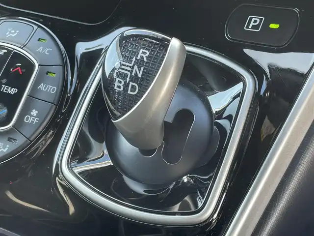 トヨタ ヴォクシー ハイブリッド ZS 煌Ⅲ 福岡県 2020(令2)年 3.4万km ブラック 純正９インチナビ（ＮＳＺＴ－Ｙ６８Ｔ）/フルセグTV/CD/DVD/BT/SD/AM/FM/バックカメラ/衝突軽減/レーンアシスト/両側パワースライドドア/クルーズコントロール/前席シートヒーター/ビルトインＥＴＣ２．０/スマートキー/プッシュスタート/純正AW