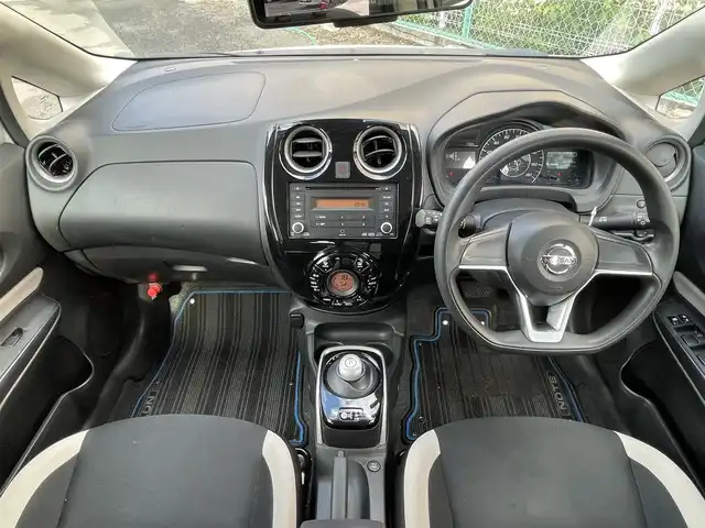 日産 ノート e－パワー X 東京都 2018(平30)年 6.6万km ブリリアントホワイトパール アラウンドビューモニター/デジタルルームミラー/オーディオ/CD/FM/AM/エマージェンシーブレーキ/車線逸脱警報/ＥＴＣ/車両検知警報/ドライブレコーダー/オートエアコン/オートライト/スマートキー