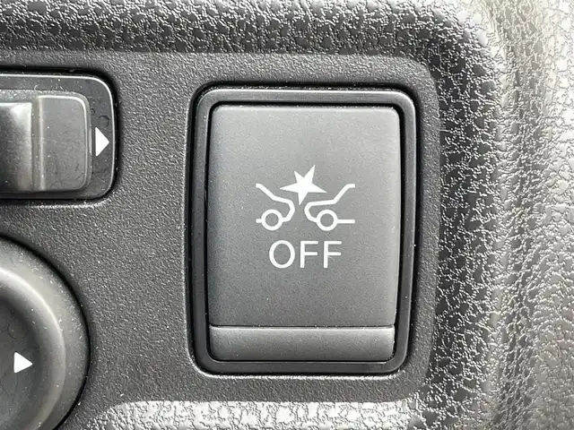 日産 ノート e－パワー X 東京都 2018(平30)年 6.6万km ブリリアントホワイトパール アラウンドビューモニター/デジタルルームミラー/オーディオ/CD/FM/AM/エマージェンシーブレーキ/車線逸脱警報/ＥＴＣ/車両検知警報/ドライブレコーダー/オートエアコン/オートライト/スマートキー