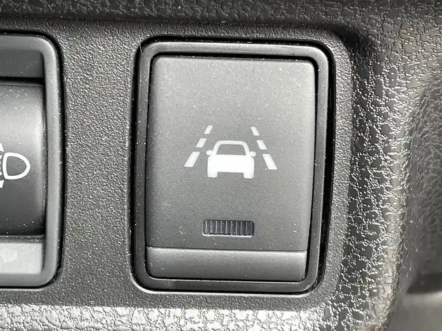 日産 ノート e－パワー X 東京都 2018(平30)年 6.6万km ブリリアントホワイトパール アラウンドビューモニター/デジタルルームミラー/オーディオ/CD/FM/AM/エマージェンシーブレーキ/車線逸脱警報/ＥＴＣ/車両検知警報/ドライブレコーダー/オートエアコン/オートライト/スマートキー