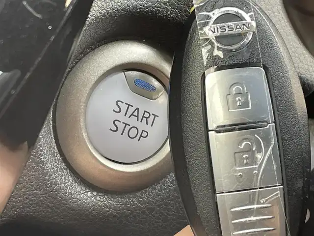 日産 ノート e－パワー X 東京都 2018(平30)年 6.6万km ブリリアントホワイトパール アラウンドビューモニター/デジタルルームミラー/オーディオ/CD/FM/AM/エマージェンシーブレーキ/車線逸脱警報/ＥＴＣ/車両検知警報/ドライブレコーダー/オートエアコン/オートライト/スマートキー