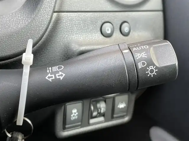 日産 ノート e－パワー X 東京都 2018(平30)年 6.6万km ブリリアントホワイトパール アラウンドビューモニター/デジタルルームミラー/オーディオ/CD/FM/AM/エマージェンシーブレーキ/車線逸脱警報/ＥＴＣ/車両検知警報/ドライブレコーダー/オートエアコン/オートライト/スマートキー