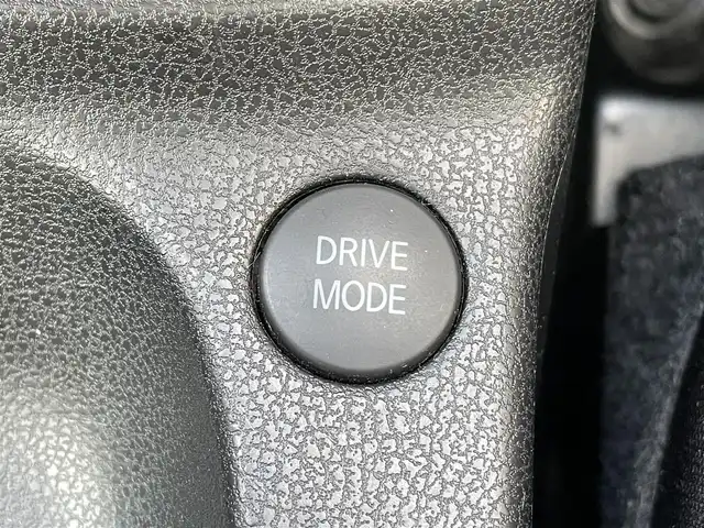 日産 ノート e－パワー X 東京都 2018(平30)年 6.6万km ブリリアントホワイトパール アラウンドビューモニター/デジタルルームミラー/オーディオ/CD/FM/AM/エマージェンシーブレーキ/車線逸脱警報/ＥＴＣ/車両検知警報/ドライブレコーダー/オートエアコン/オートライト/スマートキー