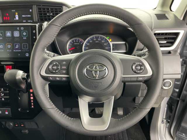 トヨタ ルーミー カスタムG 道央・札幌 2025(令7)年 0.2万km ブライトシルバーM ・4WD/・純正ディスプレイオーディオ&BT&AppleCarplay&AndroidAuto&HDMI/・両側パワースライドドア/・全方位カメラ/・バック/サイドカメラ/・スマートアシスト/・コーナーセンサー/・前席シートヒーター/・ドライブレコーダー/・ビルトインETC/・社外フロアマット/・LEDヘッドライト/・オートライト/・スマートキー