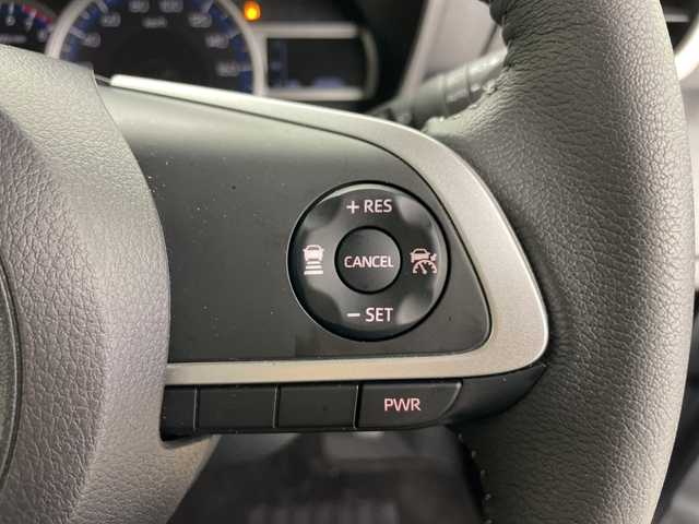 トヨタ ルーミー カスタムG 道央・札幌 2025(令7)年 0.2万km ブライトシルバーM ・4WD/・純正ディスプレイオーディオ&BT&AppleCarplay&AndroidAuto&HDMI/・両側パワースライドドア/・全方位カメラ/・バック/サイドカメラ/・スマートアシスト/・コーナーセンサー/・前席シートヒーター/・ドライブレコーダー/・ビルトインETC/・社外フロアマット/・LEDヘッドライト/・オートライト/・スマートキー