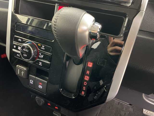 トヨタ ルーミー カスタムG 道央・札幌 2025(令7)年 0.2万km ブライトシルバーM ・4WD/・純正ディスプレイオーディオ&BT&AppleCarplay&AndroidAuto&HDMI/・両側パワースライドドア/・全方位カメラ/・バック/サイドカメラ/・スマートアシスト/・コーナーセンサー/・前席シートヒーター/・ドライブレコーダー/・ビルトインETC/・社外フロアマット/・LEDヘッドライト/・オートライト/・スマートキー