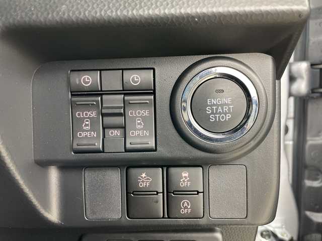 トヨタ ルーミー カスタムG 道央・札幌 2025(令7)年 0.2万km ブライトシルバーM ・4WD/・純正ディスプレイオーディオ&BT&AppleCarplay&AndroidAuto&HDMI/・両側パワースライドドア/・全方位カメラ/・バック/サイドカメラ/・スマートアシスト/・コーナーセンサー/・前席シートヒーター/・ドライブレコーダー/・ビルトインETC/・社外フロアマット/・LEDヘッドライト/・オートライト/・スマートキー