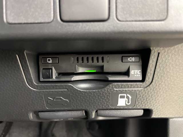 トヨタ ルーミー カスタムG 道央・札幌 2025(令7)年 0.2万km ブライトシルバーM ・4WD/・純正ディスプレイオーディオ&BT&AppleCarplay&AndroidAuto&HDMI/・両側パワースライドドア/・全方位カメラ/・バック/サイドカメラ/・スマートアシスト/・コーナーセンサー/・前席シートヒーター/・ドライブレコーダー/・ビルトインETC/・社外フロアマット/・LEDヘッドライト/・オートライト/・スマートキー