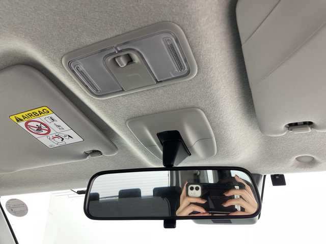 トヨタ ルーミー カスタムG 道央・札幌 2025(令7)年 0.2万km ブライトシルバーM ・4WD/・純正ディスプレイオーディオ&BT&AppleCarplay&AndroidAuto&HDMI/・両側パワースライドドア/・全方位カメラ/・バック/サイドカメラ/・スマートアシスト/・コーナーセンサー/・前席シートヒーター/・ドライブレコーダー/・ビルトインETC/・社外フロアマット/・LEDヘッドライト/・オートライト/・スマートキー