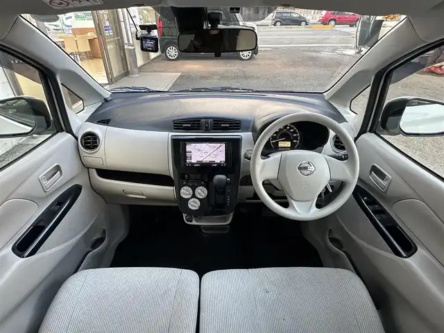 日産 デイズ J 滋賀県 2018(平30)年 8.6万km ホワイト (株)IDOMが運営する【じしゃロン草津店】の自社ローン対象車両になります。こちらは現金ご利用時の価格です。/自社ローンご希望の方は別途その旨お申付け下さい。