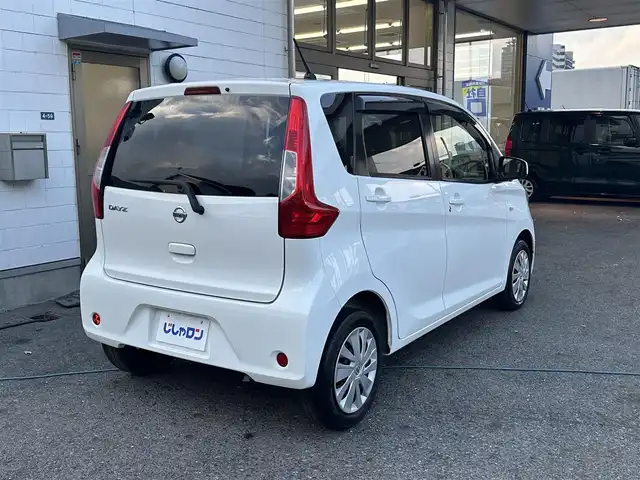 日産 デイズ J 滋賀県 2018(平30)年 8.6万km ホワイト (株)IDOMが運営する【じしゃロン草津店】の自社ローン対象車両になります。こちらは現金ご利用時の価格です。/自社ローンご希望の方は別途その旨お申付け下さい。