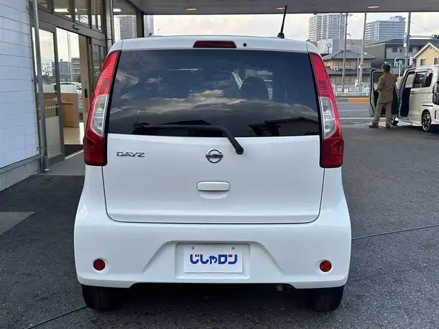 日産 デイズ J 滋賀県 2018(平30)年 8.6万km ホワイト (株)IDOMが運営する【じしゃロン草津店】の自社ローン対象車両になります。こちらは現金ご利用時の価格です。/自社ローンご希望の方は別途その旨お申付け下さい。