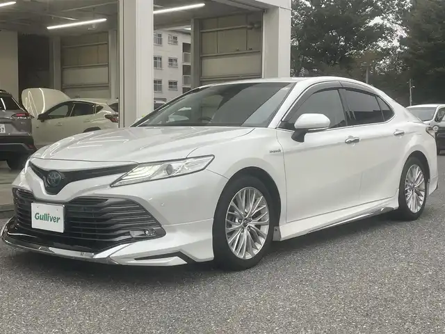 トヨタ カムリ G レザーパッケージ 千葉県 2018(平30)年 9.9万km プラチナホワイトパールマイカ モデリスタエアロ（フロント・サイド・リア）/純正ナビ【フルセグ、BT、CD、USB、AUX、SD】/純正18インチアルミホイール/プリクラッシュセーフティ/パーキングアシスト/ブラインドスポットモニター/リヤクロストラフィックアラート/インテリジェントクリアランスソナー/ヘッドアップディスプレイ/ビルトインETC2.0/クルーズコントロール/MT付AT/オートライト/オートハイビーム/前席パワーシート/前席シートヒーター/電動パーキングブレーキ/前ドラレコ（DRY-ST3000）/デュアルエアコン/フルオートPW/純正フロアマット/ドアバイザー