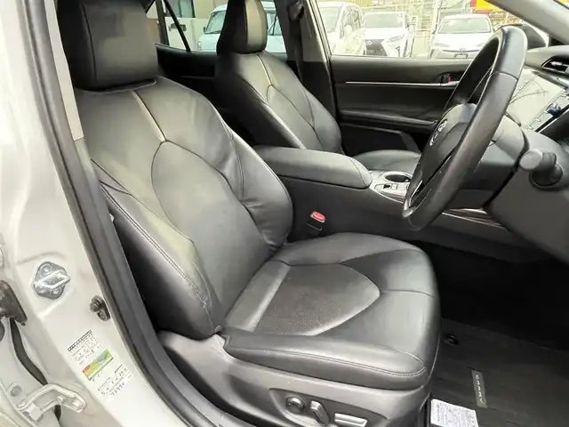 トヨタ カムリ G レザーパッケージ 千葉県 2018(平30)年 9.9万km プラチナホワイトパールマイカ モデリスタエアロ（フロント・サイド・リア）/純正ナビ【フルセグ、BT、CD、USB、AUX、SD】/純正18インチアルミホイール/プリクラッシュセーフティ/パーキングアシスト/ブラインドスポットモニター/リヤクロストラフィックアラート/インテリジェントクリアランスソナー/ヘッドアップディスプレイ/ビルトインETC2.0/クルーズコントロール/MT付AT/オートライト/オートハイビーム/前席パワーシート/前席シートヒーター/電動パーキングブレーキ/前ドラレコ（DRY-ST3000）/デュアルエアコン/フルオートPW/純正フロアマット/ドアバイザー