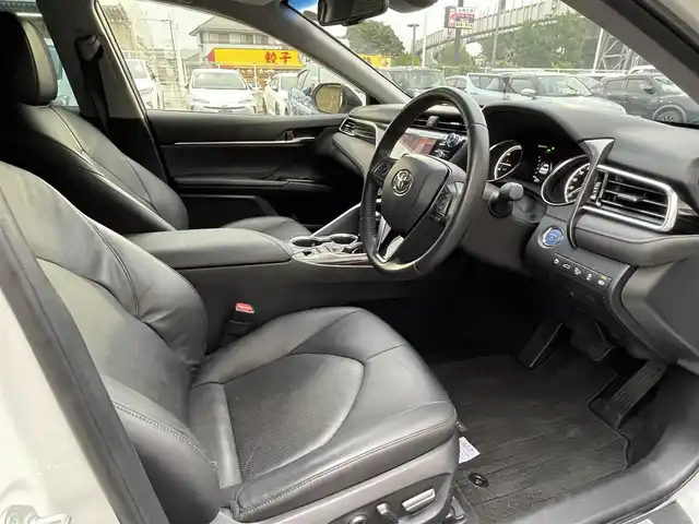 トヨタ カムリ G レザーパッケージ 千葉県 2018(平30)年 9.9万km プラチナホワイトパールマイカ モデリスタエアロ（フロント・サイド・リア）/純正ナビ【フルセグ、BT、CD、USB、AUX、SD】/純正18インチアルミホイール/プリクラッシュセーフティ/パーキングアシスト/ブラインドスポットモニター/リヤクロストラフィックアラート/インテリジェントクリアランスソナー/ヘッドアップディスプレイ/ビルトインETC2.0/クルーズコントロール/MT付AT/オートライト/オートハイビーム/前席パワーシート/前席シートヒーター/電動パーキングブレーキ/前ドラレコ（DRY-ST3000）/デュアルエアコン/フルオートPW/純正フロアマット/ドアバイザー