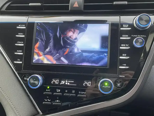 トヨタ カムリ G レザーパッケージ 千葉県 2018(平30)年 9.9万km プラチナホワイトパールマイカ モデリスタエアロ（フロント・サイド・リア）/純正ナビ【フルセグ、BT、CD、USB、AUX、SD】/純正18インチアルミホイール/プリクラッシュセーフティ/パーキングアシスト/ブラインドスポットモニター/リヤクロストラフィックアラート/インテリジェントクリアランスソナー/ヘッドアップディスプレイ/ビルトインETC2.0/クルーズコントロール/MT付AT/オートライト/オートハイビーム/前席パワーシート/前席シートヒーター/電動パーキングブレーキ/前ドラレコ（DRY-ST3000）/デュアルエアコン/フルオートPW/純正フロアマット/ドアバイザー