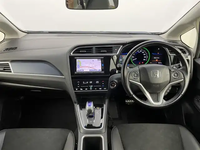 ホンダ シャトル ハイブリッド X 千葉県 2016(平28)年 5.7万km ミッドナイトブルービームM あんしんパッケージ/・低速域衝突軽減ブレーキ/・誤発進抑制機能/・サイド/カーテンエアバッグ/純正７型ナビ（VXM-174VFi）/・CD/DVD再生/・Bluetooth/・フルセグTV/LEDヘッドライト（オートライト付）/フォグランプ/バックカメラ/ETC/クルーズコントロール/衝突軽減ブレーキ/パドルシフト/アルミペダル/電動格納サイドミラー/ステアリングスイッチ/ドアバイザー/ハーフレザーシート/アイドリングストップ/ウィンカーミラー/プッシュスタート/カーテンエアバック
