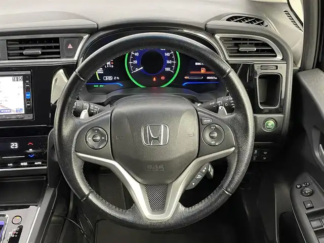 ホンダ シャトル ハイブリッド X 千葉県 2016(平28)年 5.7万km ミッドナイトブルービームM あんしんパッケージ/・低速域衝突軽減ブレーキ/・誤発進抑制機能/・サイド/カーテンエアバッグ/純正７型ナビ（VXM-174VFi）/・CD/DVD再生/・Bluetooth/・フルセグTV/LEDヘッドライト（オートライト付）/フォグランプ/バックカメラ/ETC/クルーズコントロール/衝突軽減ブレーキ/パドルシフト/アルミペダル/電動格納サイドミラー/ステアリングスイッチ/ドアバイザー/ハーフレザーシート/アイドリングストップ/ウィンカーミラー/プッシュスタート/カーテンエアバック