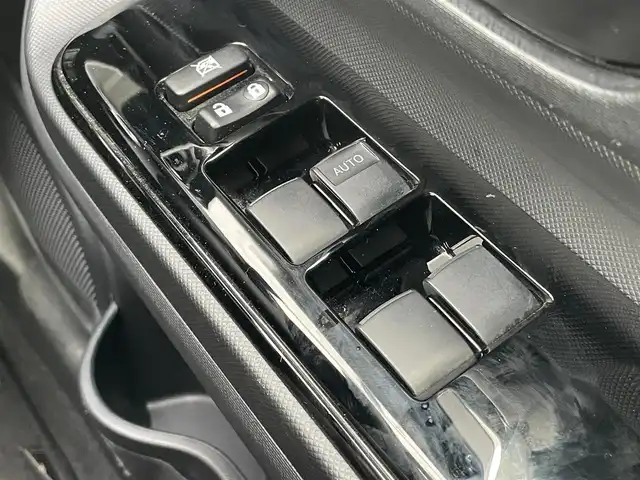 トヨタ アクア S スタイルブラック 千葉県 2018(平30)年 0.7万km シルバーM ワンオーナー/純正７インチナビ（ラジオ/CD/BT/SD/フルセグ）　/トヨタセーフティセンス/衝突軽減ブレーキ/オートハイビーム/車線逸脱防止装置/バックカメラ/前席シートヒーター/スマートキー/ＬＥＤヘッドライト/前後コーナーセンサー/スマートキー/純正アルミホイール