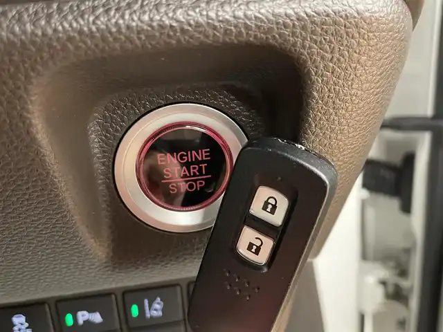 ホンダ Ｎ ＷＧＮ Lターボ ホンダセンシング 群馬県 2020(令2)年 4.4万km プラチナホワイトパール ホンダセンシング/・衝突軽減ブレーキ/・レーンキープアシスト/・クルーズコントロール/・リアコーナーセンサー/・オートライト/・横滑り防止/純正７インチナビ/・AM/FM/フルセグTV/・Bluetooth/USB/・CD/DVD/MSV/バックカメラ/前後ドライブレコーダー/パドルシフト/オートホールド/電動パーキング/LEDヘッドライト/ETC/純正ドアバイザー/純正ドアバイザー/プッシュスタート/スマートキー