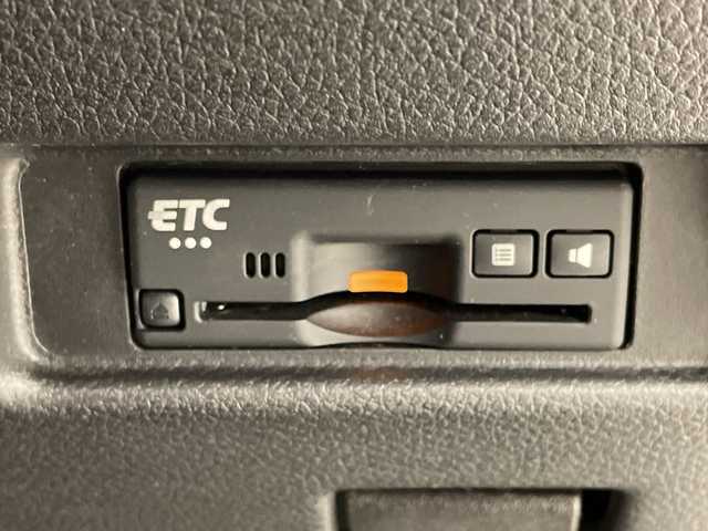 スズキ スペーシア ギア HYBRID XZ 岐阜県 2021(令3)年 2.8万km デニムブルー ガンメタリック 2トーン 8インチ純正ナビ/　(AM/FM/CD/DVD/Bluetooth/フルセグTV)/全方位カメラ/衝突軽減ブレーキ/レーンキープアシスト/レーダークルーズコントロール/両側パワースライドドア/革巻きステアリング/ルーフレール/ビルトインETC/ドライブレコーダー/LEDヘッドライト/オートハイビーム/純正フロアマット　/純正ドアバイザー