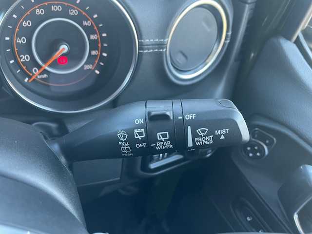 クライスラー・ジープ ジープ ラングラー アンリミテッド サハラ 三重県 2023(令5)年 3.8万km サージグリーン 1オーナー/衝突軽減/純正ナビ/フルセグTV/【Bluetooth/USB/AUX】/フロント/サイド/バックカメラ/ETC2.0/前後ドライブレコーダー/クルーズコントロール/レザーシート/D/N席シートヒーター/ステアリングヒーター/オートライト/LEDヘッドライト/285/65R18インチ純正AW/プッシュスタート/スマートキー/スペアキー