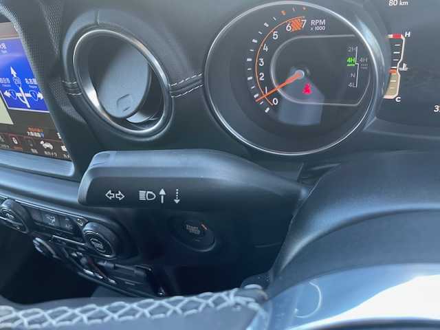 クライスラー・ジープ ジープ ラングラー アンリミテッド サハラ 三重県 2023(令5)年 3.8万km サージグリーン 1オーナー/衝突軽減/純正ナビ/フルセグTV/【Bluetooth/USB/AUX】/フロント/サイド/バックカメラ/ETC2.0/前後ドライブレコーダー/クルーズコントロール/レザーシート/D/N席シートヒーター/ステアリングヒーター/オートライト/LEDヘッドライト/285/65R18インチ純正AW/プッシュスタート/スマートキー/スペアキー