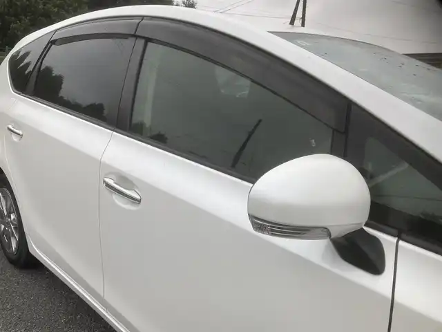 トヨタ プリウス α S チューンブラック 埼玉県 2013(平25)年 13.8万km ホワイトパールクリスタルシャイン (株)IDOMが運営する【じしゃロン鳩ヶ谷店】の自社ローン専用車両になりますこちらは現金またはオートローンご利用時の価格です。自社ローンご希望の方は別途その旨お申付け下さい/登録時137114km/純正SDナビ(品番:NSZT-W62G)/フルセグTV/バックカメラ/ETC/スマートキー/スペアキー1本/純正フロアマット/横滑り防止装置/純正16インチAW/ダブル/サイド/カーテンエアバッグ/オートライト/ヘッドライトレベライザー/電動格納機能付きウインカーミラー/ドアバイザー