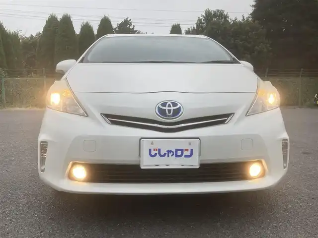 トヨタ プリウス α S チューンブラック 埼玉県 2013(平25)年 13.8万km ホワイトパールクリスタルシャイン (株)IDOMが運営する【じしゃロン鳩ヶ谷店】の自社ローン専用車両になりますこちらは現金またはオートローンご利用時の価格です。自社ローンご希望の方は別途その旨お申付け下さい/登録時137114km/純正SDナビ(品番:NSZT-W62G)/フルセグTV/バックカメラ/ETC/スマートキー/スペアキー1本/純正フロアマット/横滑り防止装置/純正16インチAW/ダブル/サイド/カーテンエアバッグ/オートライト/ヘッドライトレベライザー/電動格納機能付きウインカーミラー/ドアバイザー