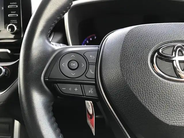 トヨタ カローラ クロス ハイブリッド Z 鳥取県 2021(令3)年 5.5万km プラチナホワイトパールマイカ ４・W・D/ワンオーナー/純正ディスプレイオーディオ/ナビ/BT/USB/Miracast/パノラミックビューモニター/パノラマルーフ/トヨタセーフティセンス/レーンキープアシスト/レーダークルーズコントロール/クリアランスソナー/ブラインドスポットモニター/ビルトインETC/純正ドライブレコーダー（前方）/電動リアゲート/ハーフレザーシート/運転席パワーシート/前席シートヒーター/LEDヘットライト/フォグライト/純正18インチアルミホイール/プッシュエンジンスタート/スマートキー/スタットレスセット積込/（タイヤ溝7部山）