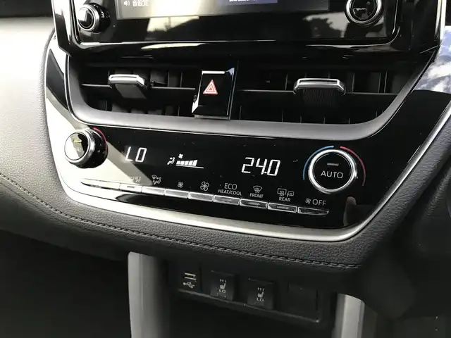 トヨタ カローラ クロス ハイブリッド Z 鳥取県 2021(令3)年 5.5万km プラチナホワイトパールマイカ ４・W・D/ワンオーナー/純正ディスプレイオーディオ/ナビ/BT/USB/Miracast/パノラミックビューモニター/パノラマルーフ/トヨタセーフティセンス/レーンキープアシスト/レーダークルーズコントロール/クリアランスソナー/ブラインドスポットモニター/ビルトインETC/純正ドライブレコーダー（前方）/電動リアゲート/ハーフレザーシート/運転席パワーシート/前席シートヒーター/LEDヘットライト/フォグライト/純正18インチアルミホイール/プッシュエンジンスタート/スマートキー/スタットレスセット積込/（タイヤ溝7部山）