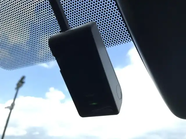 トヨタ カローラ クロス ハイブリッド Z 鳥取県 2021(令3)年 5.5万km プラチナホワイトパールマイカ ４・W・D/ワンオーナー/純正ディスプレイオーディオ/ナビ/BT/USB/Miracast/パノラミックビューモニター/パノラマルーフ/トヨタセーフティセンス/レーンキープアシスト/レーダークルーズコントロール/クリアランスソナー/ブラインドスポットモニター/ビルトインETC/純正ドライブレコーダー（前方）/電動リアゲート/ハーフレザーシート/運転席パワーシート/前席シートヒーター/LEDヘットライト/フォグライト/純正18インチアルミホイール/プッシュエンジンスタート/スマートキー/スタットレスセット積込/（タイヤ溝7部山）