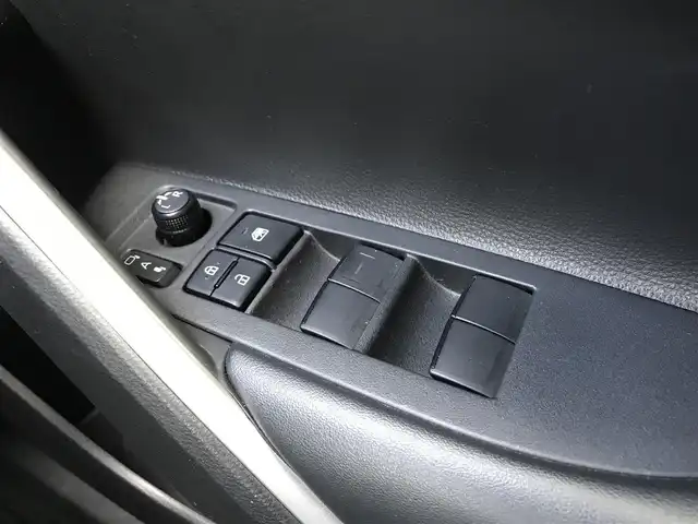 トヨタ カローラ クロス ハイブリッド Z 鳥取県 2021(令3)年 5.5万km プラチナホワイトパールマイカ ４・W・D/ワンオーナー/純正ディスプレイオーディオ/ナビ/BT/USB/Miracast/パノラミックビューモニター/パノラマルーフ/トヨタセーフティセンス/レーンキープアシスト/レーダークルーズコントロール/クリアランスソナー/ブラインドスポットモニター/ビルトインETC/純正ドライブレコーダー（前方）/電動リアゲート/ハーフレザーシート/運転席パワーシート/前席シートヒーター/LEDヘットライト/フォグライト/純正18インチアルミホイール/プッシュエンジンスタート/スマートキー/スタットレスセット積込/（タイヤ溝7部山）