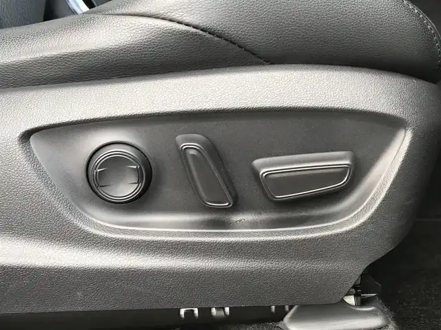 トヨタ カローラ クロス ハイブリッド Z 鳥取県 2021(令3)年 5.5万km プラチナホワイトパールマイカ ４・W・D/ワンオーナー/純正ディスプレイオーディオ/ナビ/BT/USB/Miracast/パノラミックビューモニター/パノラマルーフ/トヨタセーフティセンス/レーンキープアシスト/レーダークルーズコントロール/クリアランスソナー/ブラインドスポットモニター/ビルトインETC/純正ドライブレコーダー（前方）/電動リアゲート/ハーフレザーシート/運転席パワーシート/前席シートヒーター/LEDヘットライト/フォグライト/純正18インチアルミホイール/プッシュエンジンスタート/スマートキー/スタットレスセット積込/（タイヤ溝7部山）