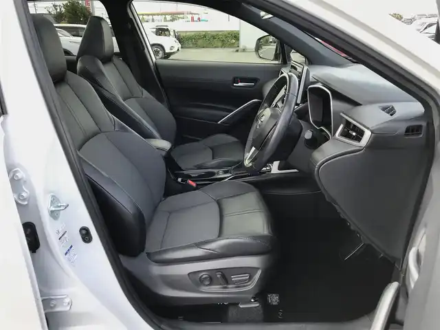 トヨタ カローラ クロス ハイブリッド Z 鳥取県 2021(令3)年 5.5万km プラチナホワイトパールマイカ ４・W・D/ワンオーナー/純正ディスプレイオーディオ/ナビ/BT/USB/Miracast/パノラミックビューモニター/パノラマルーフ/トヨタセーフティセンス/レーンキープアシスト/レーダークルーズコントロール/クリアランスソナー/ブラインドスポットモニター/ビルトインETC/純正ドライブレコーダー（前方）/電動リアゲート/ハーフレザーシート/運転席パワーシート/前席シートヒーター/LEDヘットライト/フォグライト/純正18インチアルミホイール/プッシュエンジンスタート/スマートキー/スタットレスセット積込/（タイヤ溝7部山）