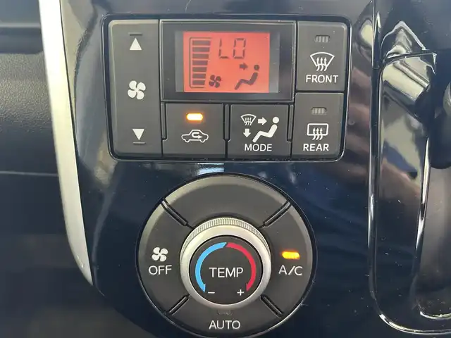 ダイハツ タント カスタム X SA 沖縄県 2015(平27)年 5.2万km ブラックマイカメタリック (株)IDOMが運営する【じしゃロンコザ店】の自社ローン専用車両になりますこちらは現金またはオートローンご利用時の価格です。自社ローンご希望の方は別途その旨お申付け下さい/ＴＶ　/ＥＴＣ/Ｂｌｕｅｔｏｏｔｈ接続　/ＣＤ再生　/バックカメラ　/片側パワースライドドア　/純正フロアマット　/横滑り防止装置　/衝撃軽減ブレーキ　/オートライト　/プッシュスタート　/スマートキー