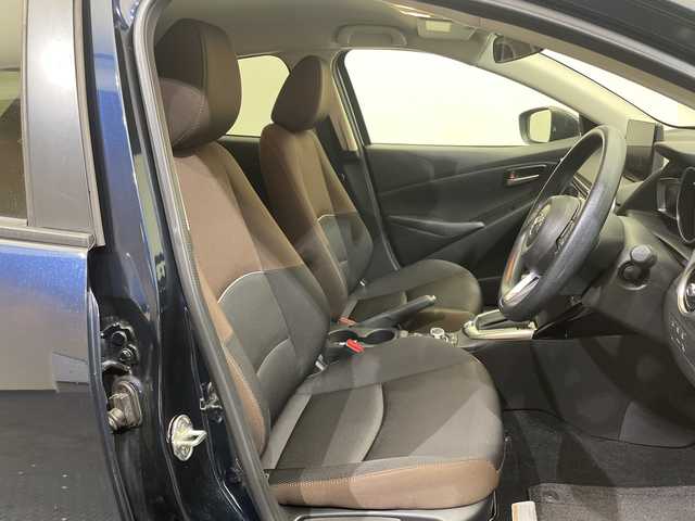 マツダ マツダ２ 15SプロアクティブスマートEDⅡ 愛媛県 2022(令4)年 1.4万km ディープクリスタルブルーマイカ 純正8型ナビ　ETC　ドライブレコーダー/【メーカーオプション】/・ＣＤ／ＤＶＤプレーヤー＋地上デジタルＴＶチューナー（フルセグ）/・ＡＬＨパッケージ/ＡＬＨパッケージの内容/アダプティブ・ＬＥＤ・ヘッドライト＋ヘッドランプ内シグネチャーＬＥＤランプ/【特別装備】/・スマート・ブレーキ・サポート/・マツダ・レーダー・クルーズ・コントロール［全車速追従機能付］/・レーンキープ・アシスト・システム/・３６０°ビュー・モニター＋フロントパーキングセンサー（センター／コーナー）/・シャークフィンアンテナ（ラジオ用）/・ステアリングスイッチパネル加飾（サテンクロームメッキ）