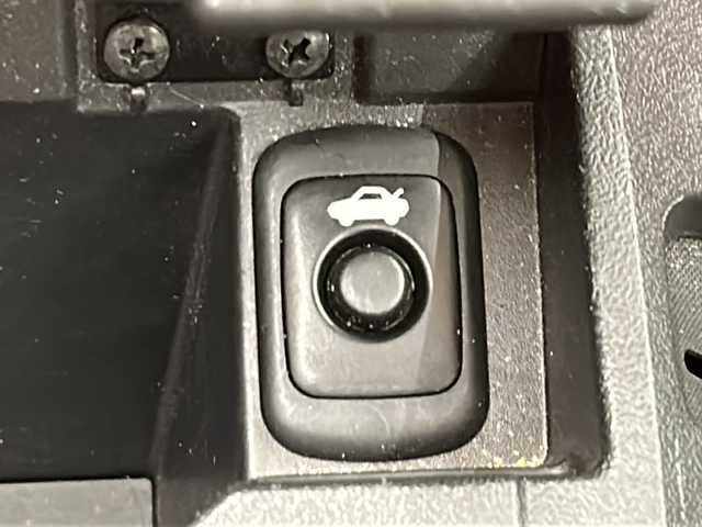 ダイハツ コペン セロ 愛知県 2015(平27)年 6.1万km マタドールレッドP ・純正メモリナビ　型式NSZP-W65DE/（DVD/フルセグ/CD/AM/FM/BT）/・電動ハードトップ/・横滑り防止装置/・マニュアルモード付AT/・ステアリングスイッチ/・オートエアコン/・シートヒーターD/N席/・LEDヘッドライト/・フォグランプ/・オートライト/・社外ETC/・純正フロアマット/・社外16インチAW（夏タイヤ）/・冬タイヤ積込社外16インチAW付