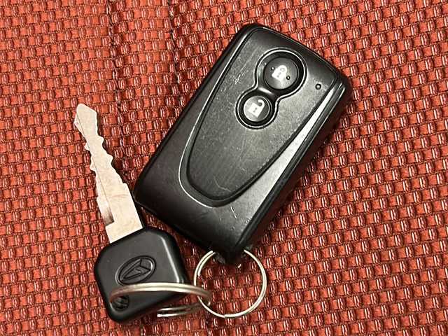 ダイハツ コペン セロ 愛知県 2015(平27)年 6.1万km マタドールレッドP ・純正メモリナビ　型式NSZP-W65DE/（DVD/フルセグ/CD/AM/FM/BT）/・電動ハードトップ/・横滑り防止装置/・マニュアルモード付AT/・ステアリングスイッチ/・オートエアコン/・シートヒーターD/N席/・LEDヘッドライト/・フォグランプ/・オートライト/・社外ETC/・純正フロアマット/・社外16インチAW（夏タイヤ）/・冬タイヤ積込社外16インチAW付