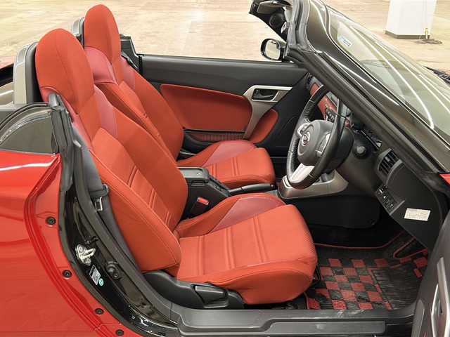 ダイハツ コペン セロ 愛知県 2015(平27)年 6.1万km マタドールレッドP ・純正メモリナビ　型式NSZP-W65DE/（DVD/フルセグ/CD/AM/FM/BT）/・電動ハードトップ/・横滑り防止装置/・マニュアルモード付AT/・ステアリングスイッチ/・オートエアコン/・シートヒーターD/N席/・LEDヘッドライト/・フォグランプ/・オートライト/・社外ETC/・純正フロアマット/・社外16インチAW（夏タイヤ）/・冬タイヤ積込社外16インチAW付