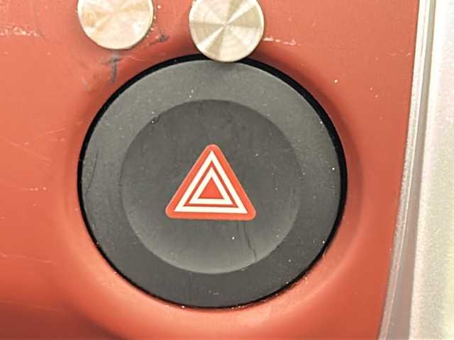 ダイハツ コペン セロ 愛知県 2015(平27)年 6.1万km マタドールレッドP ・純正メモリナビ　型式NSZP-W65DE/（DVD/フルセグ/CD/AM/FM/BT）/・電動ハードトップ/・横滑り防止装置/・マニュアルモード付AT/・ステアリングスイッチ/・オートエアコン/・シートヒーターD/N席/・LEDヘッドライト/・フォグランプ/・オートライト/・社外ETC/・純正フロアマット/・社外16インチAW（夏タイヤ）/・冬タイヤ積込社外16インチAW付